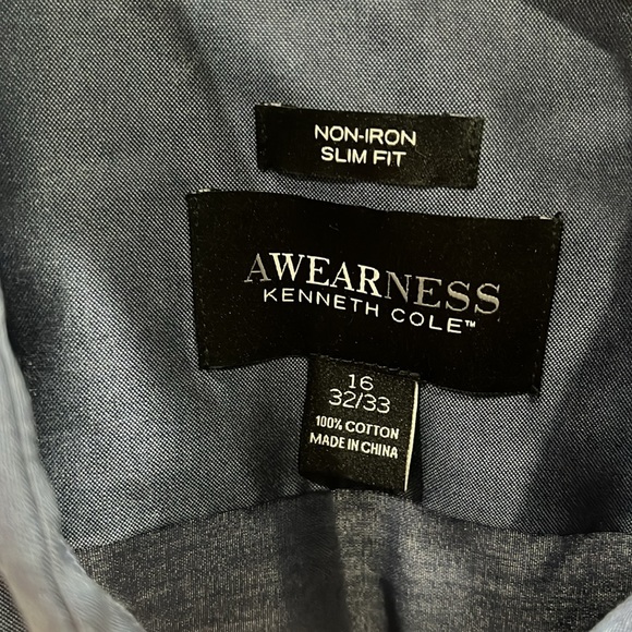 Button down - Picture 3 of 3